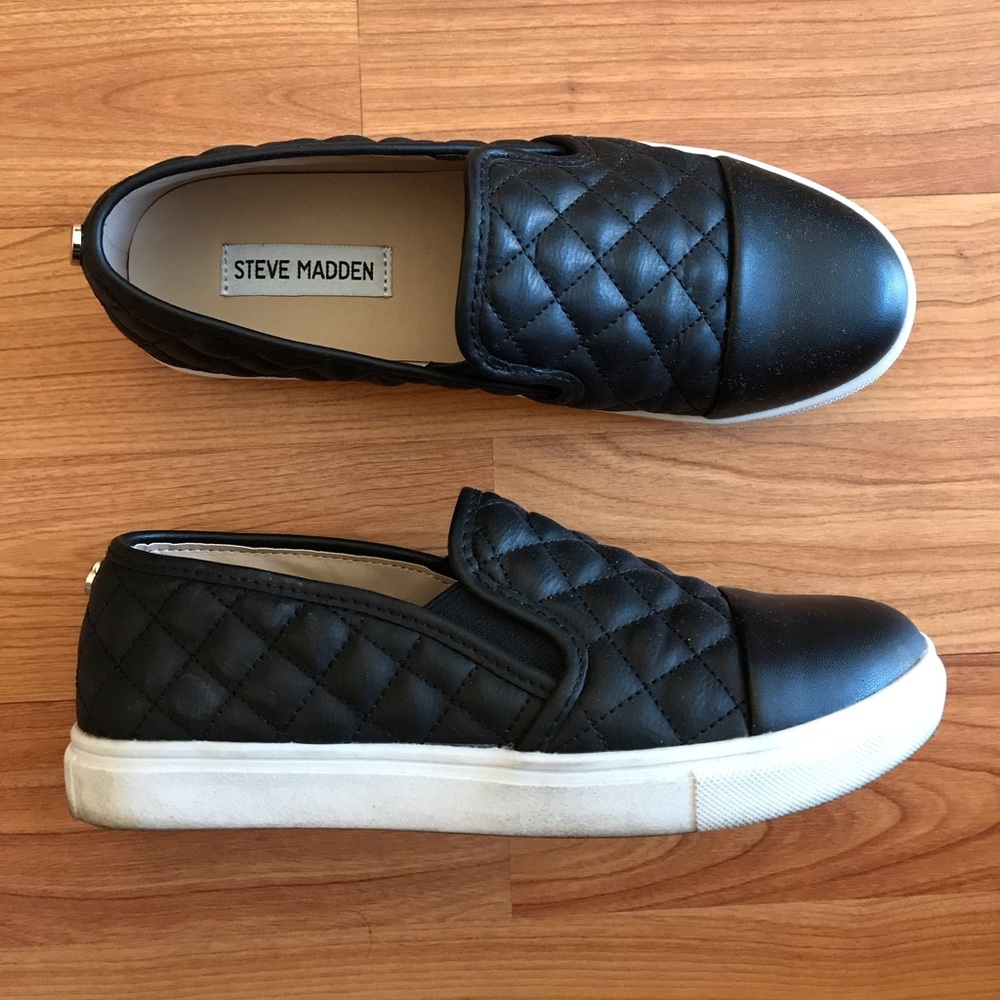 (LIKE NEW)  Steve Madden Zaander slip ons